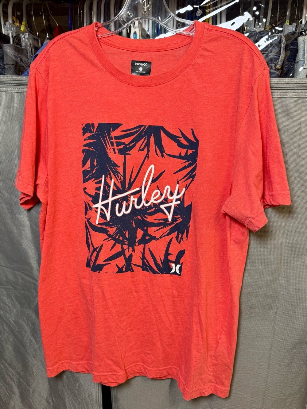 Hurley Coral Red Tee with Navy Palm Graphic, Size Large
